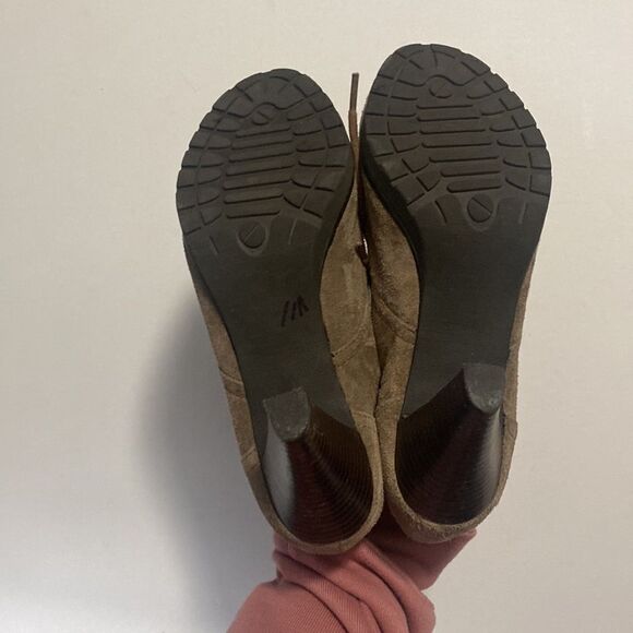 White Mountain Tan Heeled Booties - Picture 5 of 7